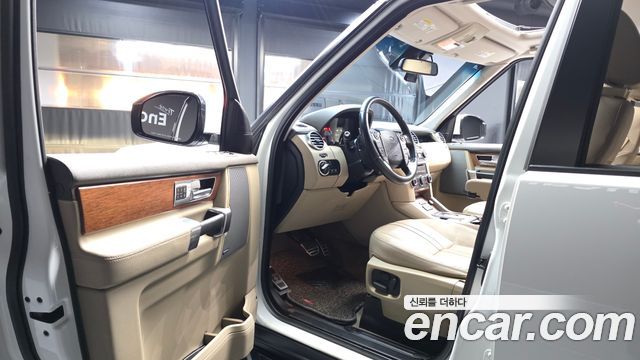 Land Rover Discovery 2016 — photo 13