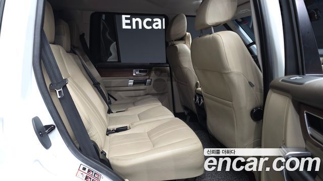 Land Rover Discovery 2016 — photo 18