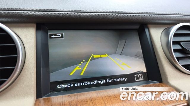 Land Rover Discovery 2016 — photo 21