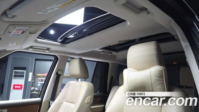 Land Rover Discovery 2016 — photo 24