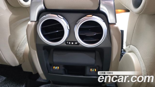 Land Rover Discovery 2016 — photo 25