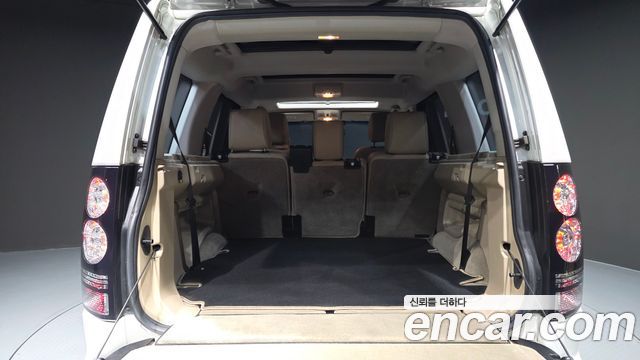 Land Rover Discovery 2016 — photo 26