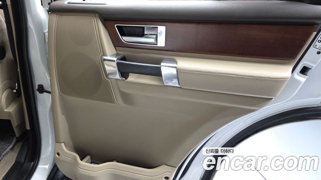 Land Rover Discovery 2016 — photo 15