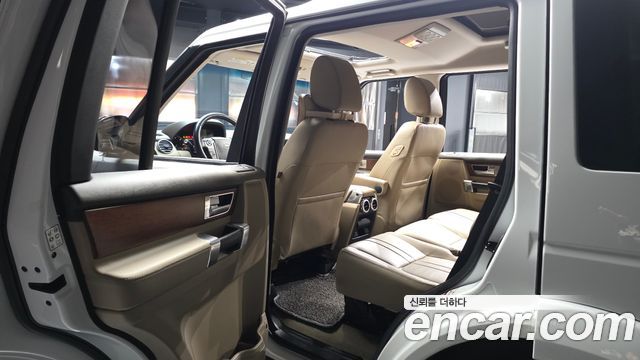 Land Rover Discovery 2016 — photo 16