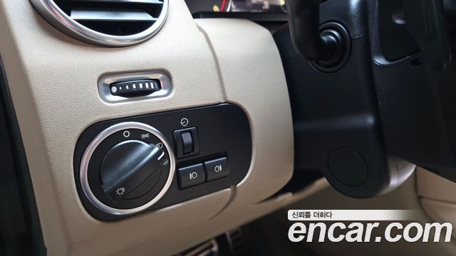 Land Rover Discovery 2016 — photo 27