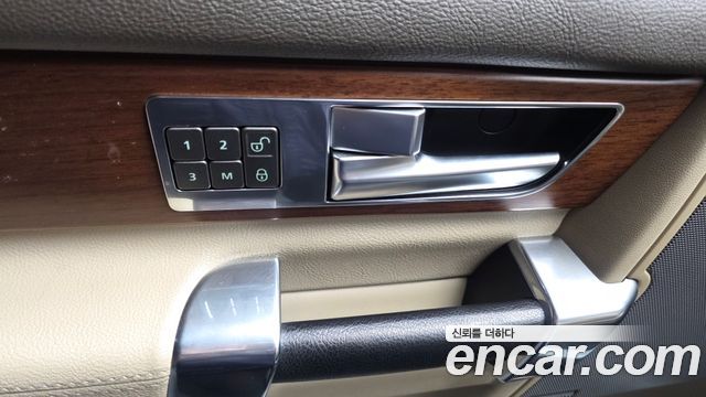 Land Rover Discovery 2016 — photo 29