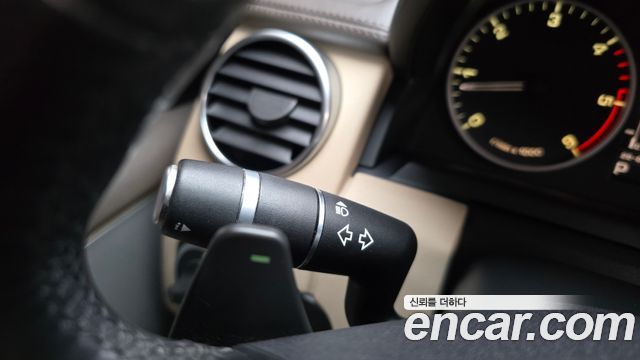 Land Rover Discovery 2016 — photo 30