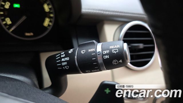 Land Rover Discovery 2016 — photo 31