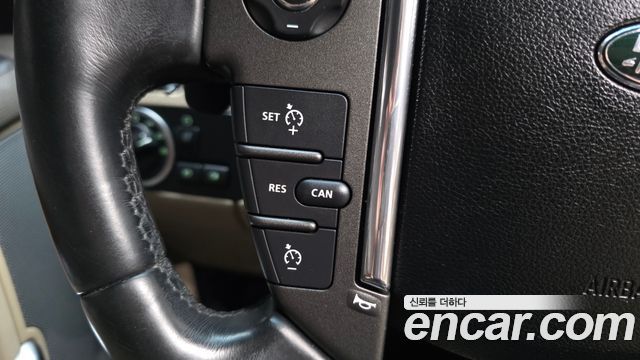 Land Rover Discovery 2016 — photo 32