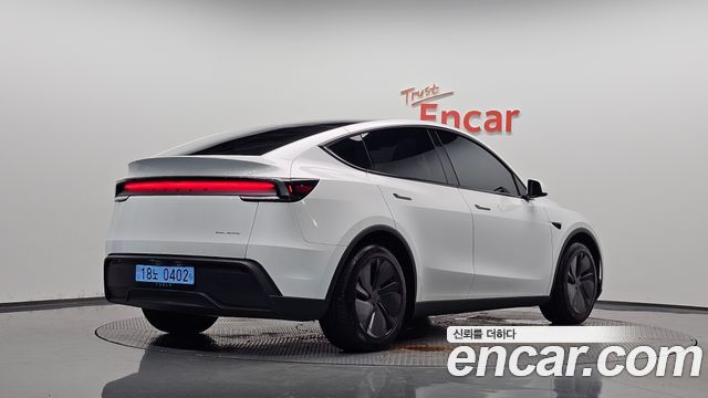 Tesla Model Y 2026 — photo 2
