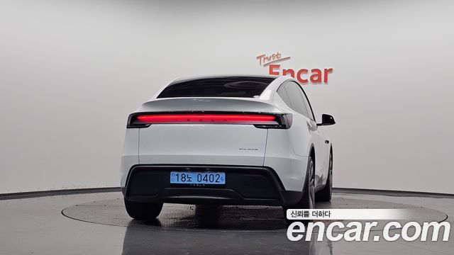 Tesla Model Y 2026 — photo 4