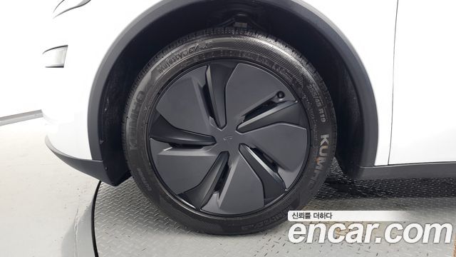 Tesla Model Y 2026 — photo 5