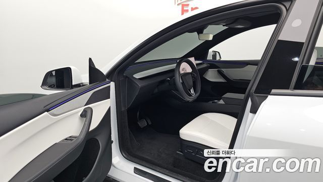 Tesla Model Y 2026 — photo 13