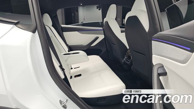 Tesla Model Y 2026 — photo 17