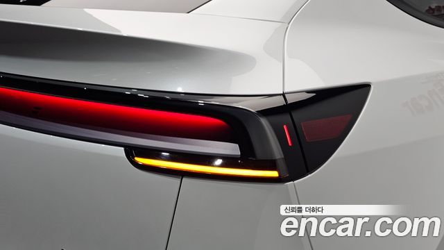 Tesla Model Y 2026 — photo 9