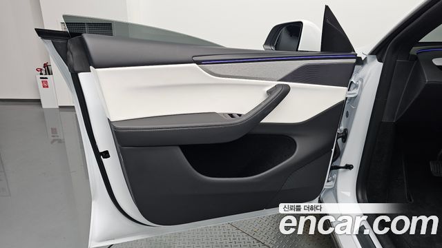 Tesla Model Y 2026 — photo 14