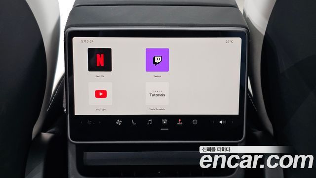 Tesla Model Y 2026 — photo 32