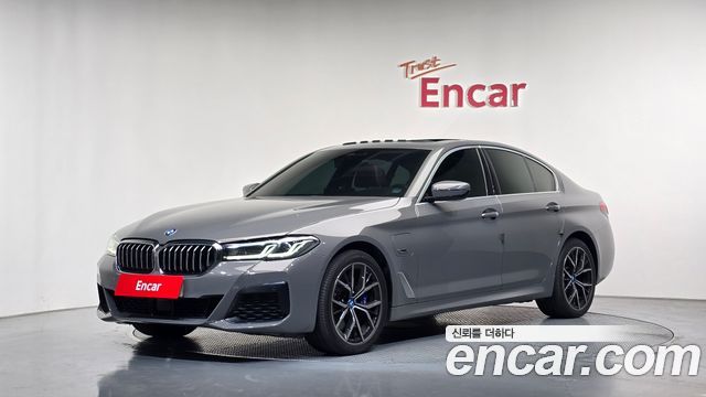 BMW 5-Series 2022 — photo 1