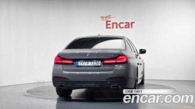 BMW 5-Series 2022 — photo 4
