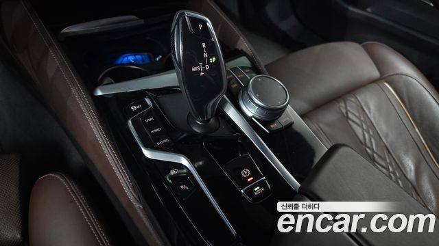 BMW 5-Series 2022 — photo 9