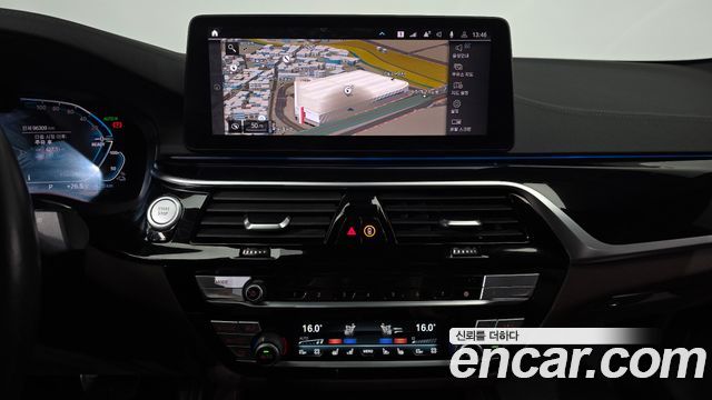 BMW 5-Series 2022 — photo 12