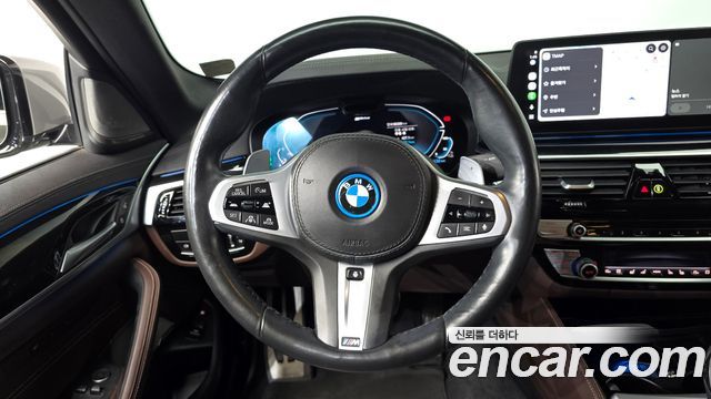 BMW 5-Series 2022 — photo 13