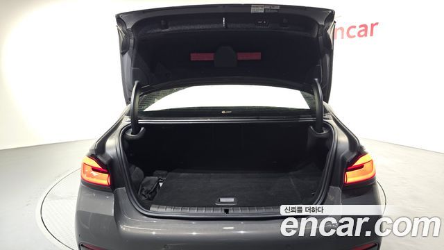 BMW 5-Series 2022 — photo 18