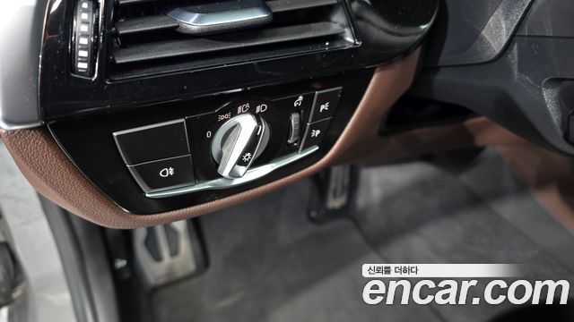 BMW 5-Series 2022 — photo 20