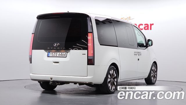 Hyundai Staria 2023 — photo 2