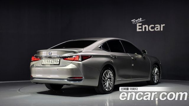 Lexus ES 2022 — photo 2
