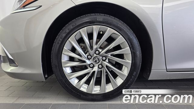 Lexus ES 2022 — photo 5