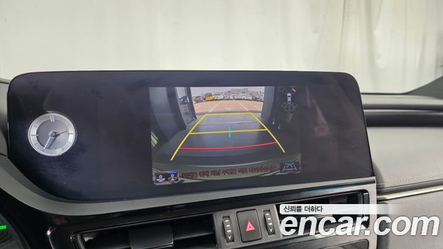 Lexus ES 2022 — photo 21
