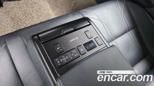 Lexus ES 2022 — photo 25