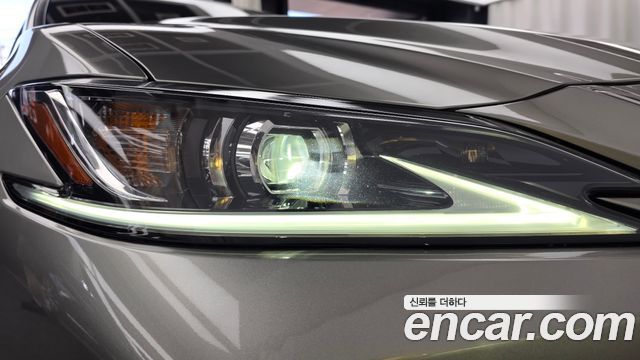 Lexus ES 2022 — photo 8