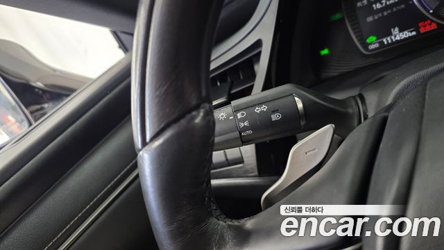 Lexus ES 2022 — photo 30