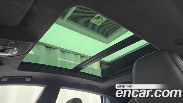 Audi RSQ8 2021 — photo 23