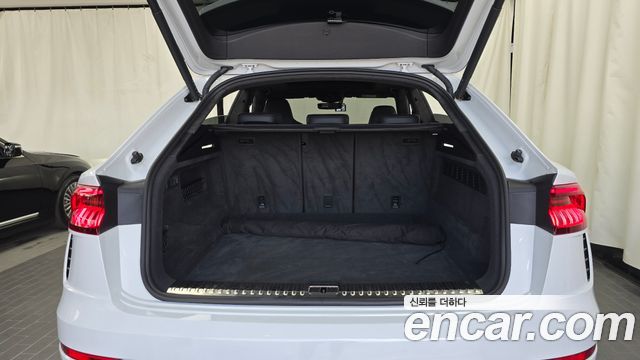 Audi RSQ8 2021 — photo 25