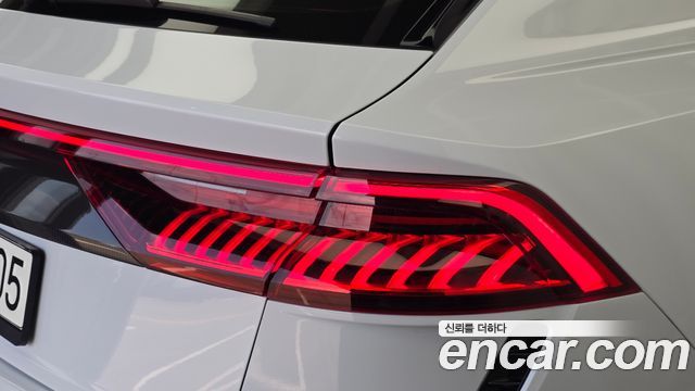 Audi RSQ8 2021 — photo 9