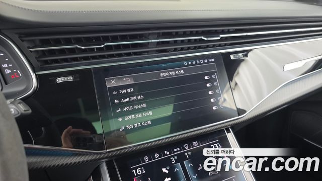Audi RSQ8 2021 — photo 32