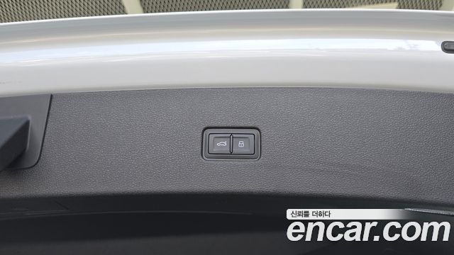 Audi RSQ8 2021 — photo 33