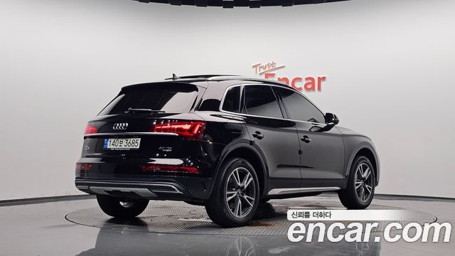 Audi Q5 2022 — photo 2