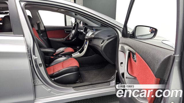 Hyundai AVANTE 2012 — photo 16