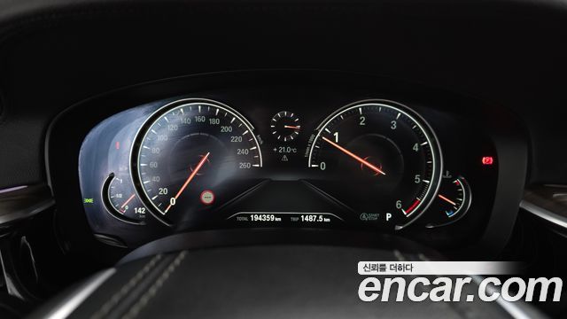 BMW 5-Series 2017 — photo 8