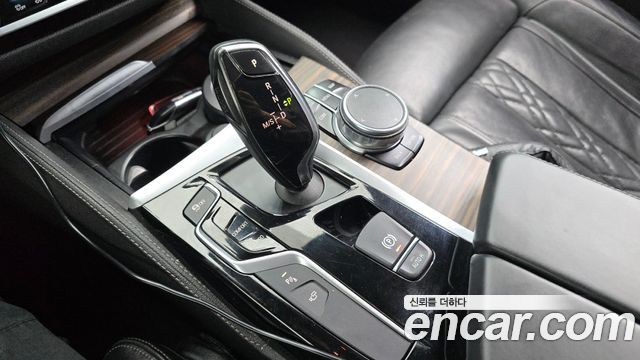 BMW 5-Series 2017 — photo 9
