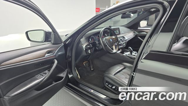 BMW 5-Series 2017 — photo 10