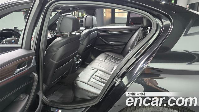 BMW 5-Series 2017 — photo 11