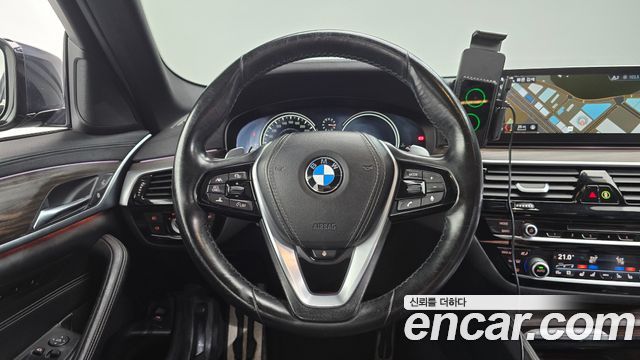 BMW 5-Series 2017 — photo 13