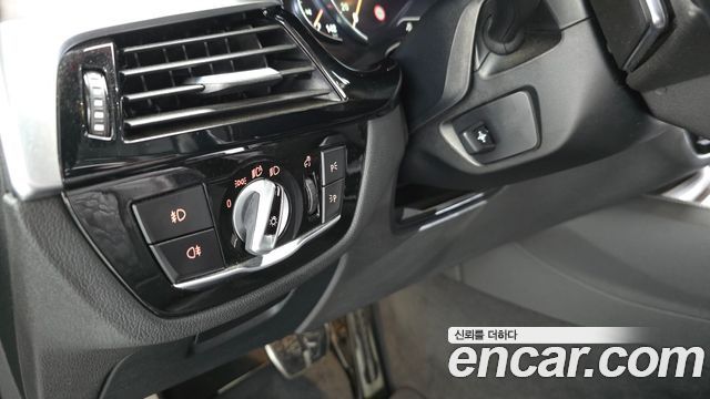 BMW 5-Series 2017 — photo 18