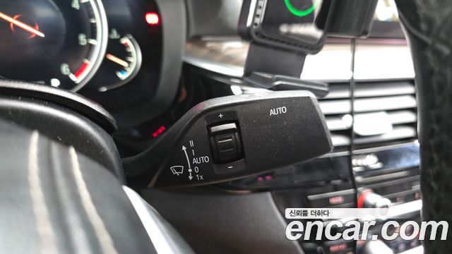BMW 5-Series 2017 — photo 20