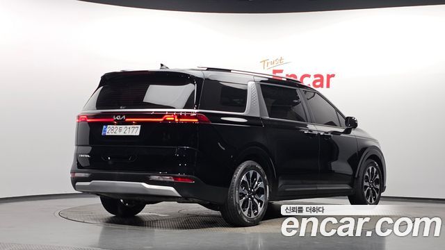 Kia Canival 2023 — photo 2